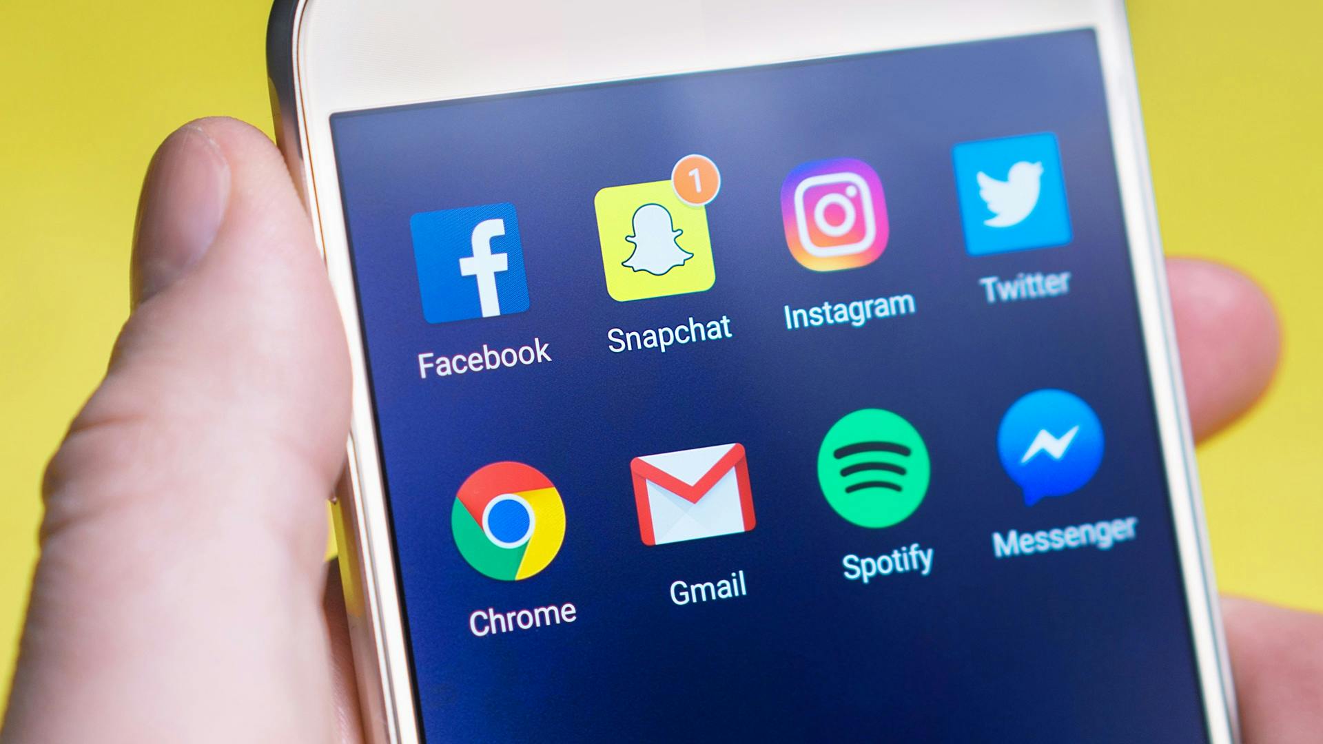 Site internet VS réseaux sociaux : que choisir pour mon entreprise ?